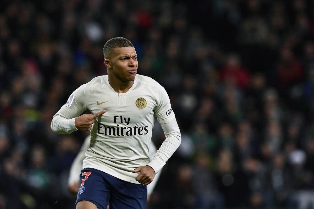 足球赛事《美因茨与斯囹加特》比赛分析